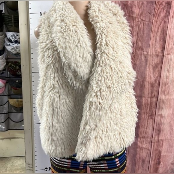 BB Dakota by Steve Madden Cream Faux Fur Vest EUC Bohemian Coastal Soft Floof - Picture 11 of 11